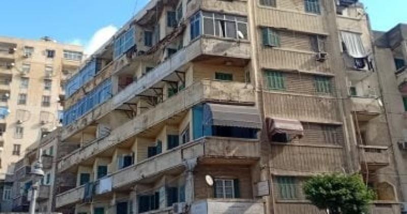 زوج يُلقي بزوجته من شرفة المنزل ببورسعيد والأمن يقبض عليه