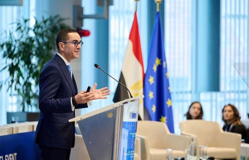 الخطيب: رؤية مصر تتمثل في بناء اقتصاد تنافسي عالمي منفتح يجذب الاستثمارات الدولية