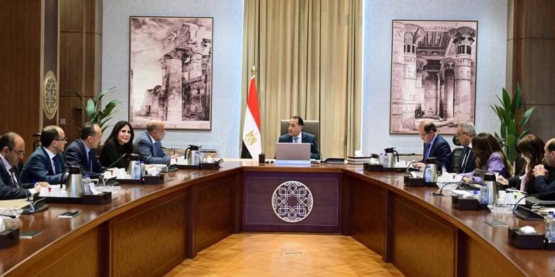 رئيس الوزراء يتابع الموقف التنفيذي للطاقات المتجددة وتدعيم الشبكة القومية للكهرباء