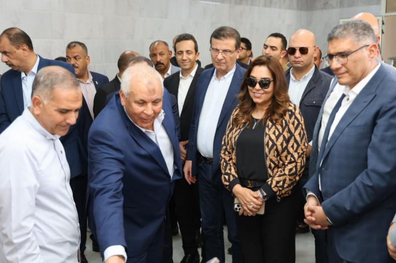 وزيرا التنمية المحلية والزراعة يتفقدان محطة غربلة وإعداد التقاوي بالخارجة.. صور