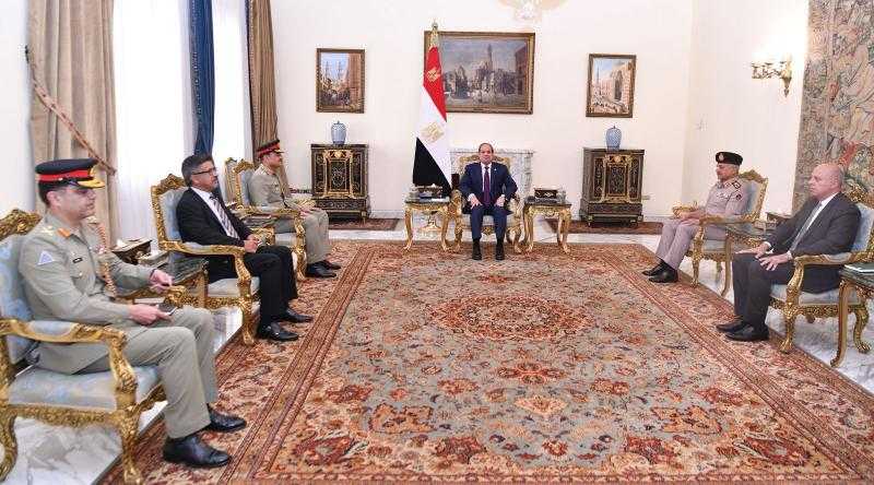 رئيس أركان القوات البرية الباكستانية يُثمن الجهود المصرية الحثيثة لإنهاء الكارثة الإنسانية في غزة