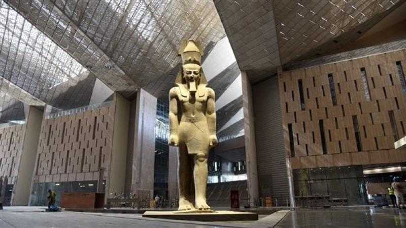 محافظ الجيزة يتابع التجهيزات الخاصة بالاستعدادات لحفل افتتاح المتحف المصري الكبير