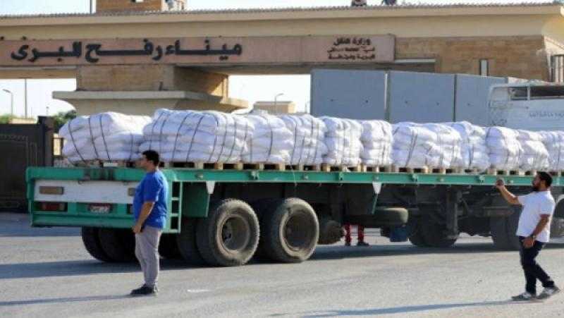 قافلة المساعدات الـ 58 من زاد العزة تدخل إلى الفلسطينيين بقطاع غزة