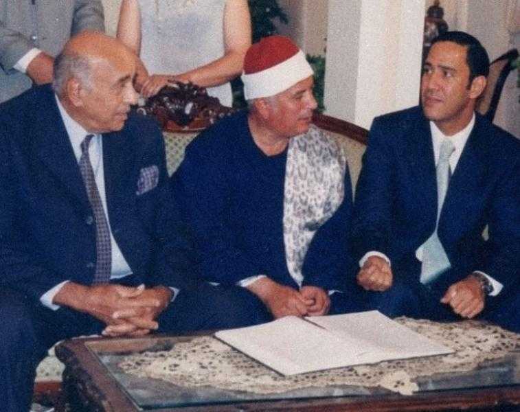 أشرف عبد الباقي يحتفل بالذكرى 22 لعرض مسلسل حكايات زوج معاصر