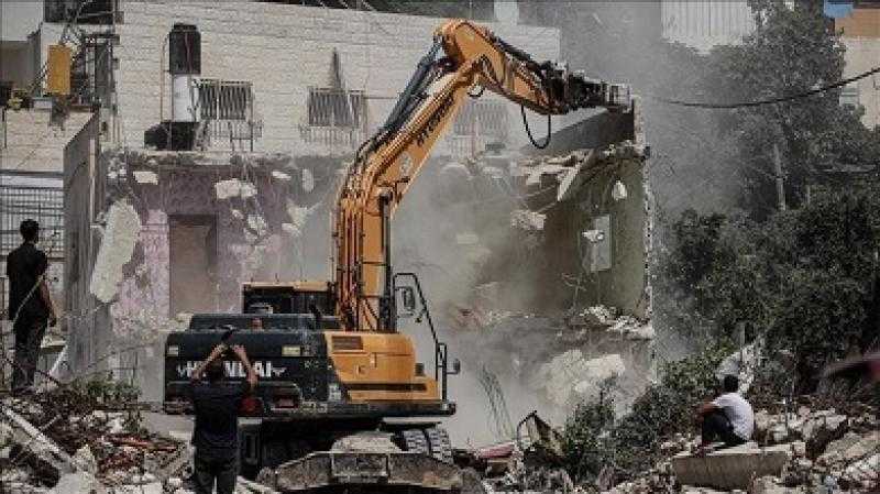 جيش الاحتلال الإسرائيلي يهدم منزلين وسط الضفة الغربية