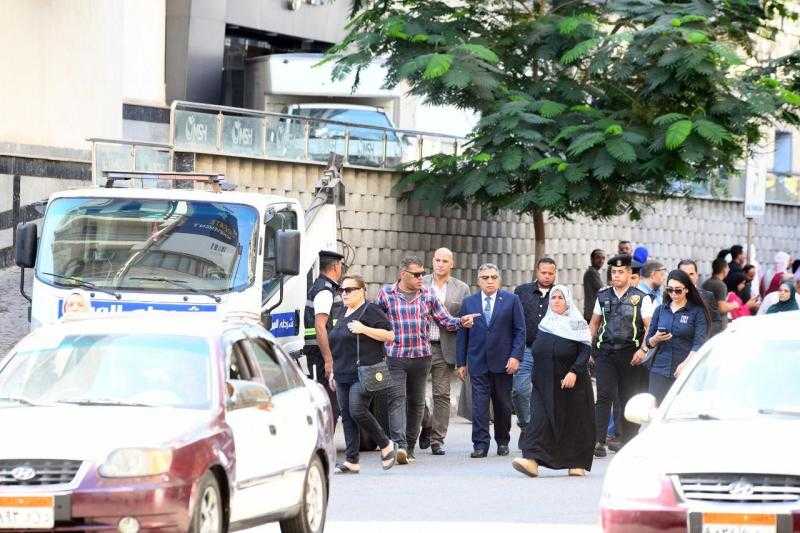 محافظ الدقهلية يتفقد محطات السرفيس بشارع جيهان والمستشفى العام بالمنصورة