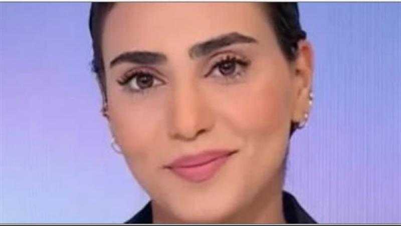 هرجع أقوى.. مذيعة تنقل خبر توقفها بسبب السرطان في ختام النشرة