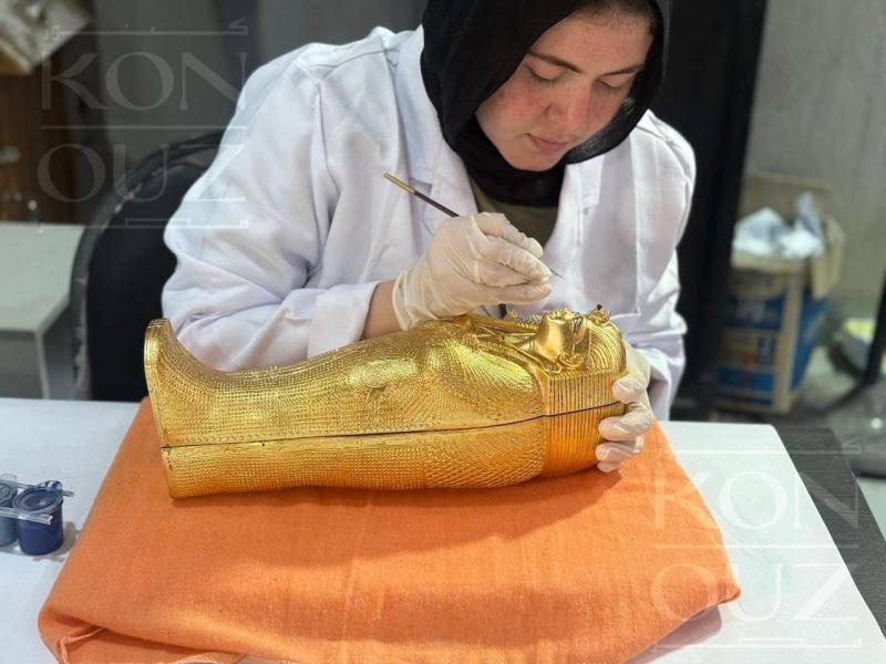 مصر تخلّد فعالية افتتاح المتحف بدعوة فنية مستوحاة من تابوت الملك الذهبي
