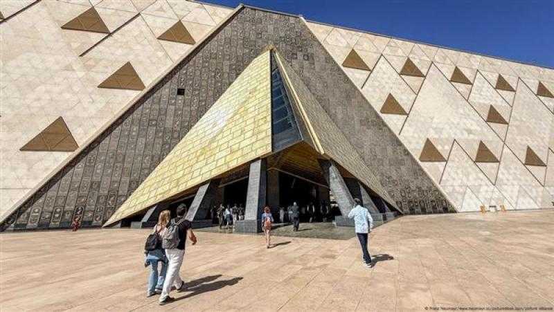الصحة: تأمين موقع احتفالية المتحف المصري بعشرات الفرق الطبية وسيارات الإسعاف