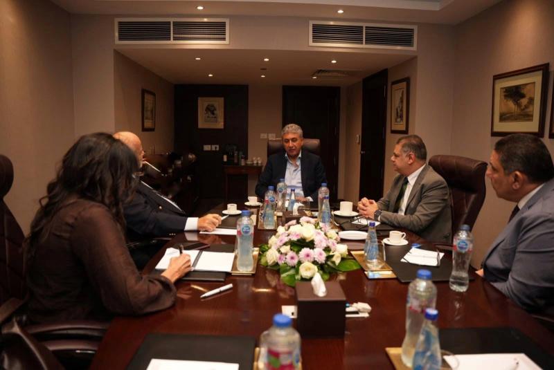 وزير السياحة والآثار يجتمع مع رئيس المجلس العالمي للسفر والسياحة
