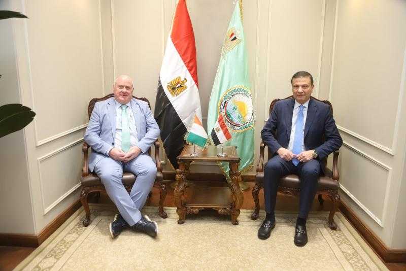وزير الزراعة يبحث مع نظيره الأيرلندي تعزيز فرص الشراكة في الأمن الغذائي والتكنولوجيا