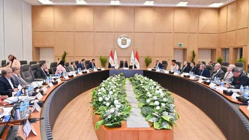 وزير الري يترأس إجتماع اللجنة العليا لتراخيص الشواطئ