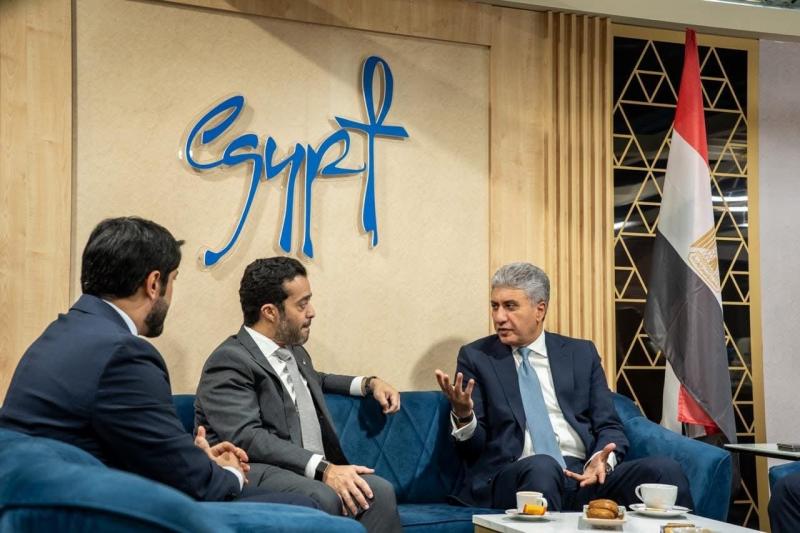 وزير السياحة والآثار يلتقي مع رئيس هيئة قطر للسياحة لتعزيز أوجه التعاون المشترك