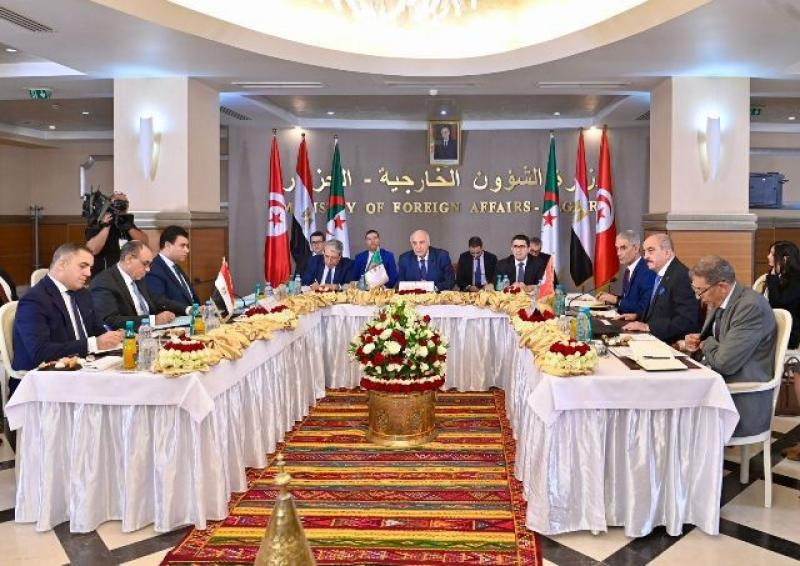 وزير الخارجية يشارك في اجتماع الآلية الثلاثية لدول جوار ليبيا بالجزائر