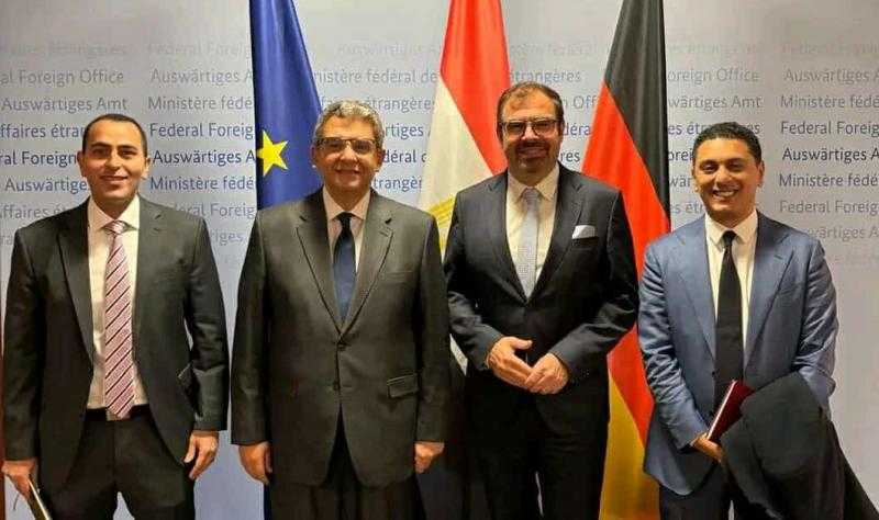 سفير مصر في برلين يبحث مع وزير الدولة بوزارة الخارجية الألمانية مستجدات الأوضاع في الشرق الأوسط