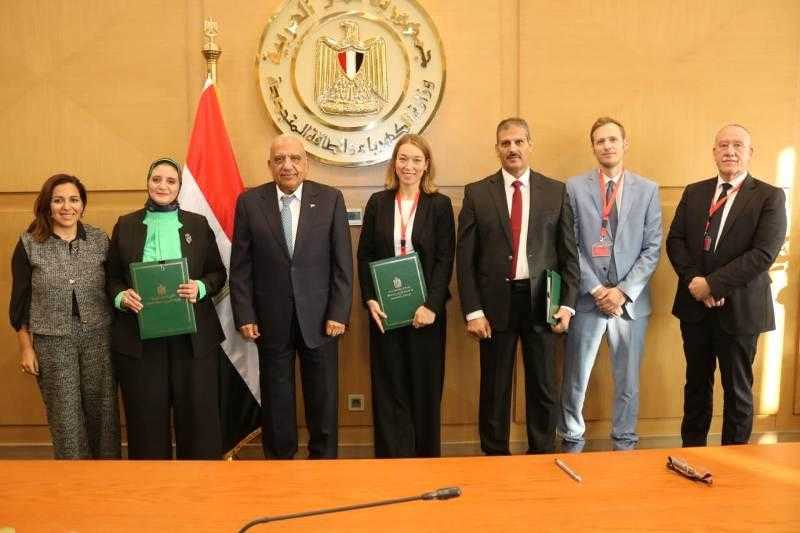 الكهرباء: نعمل على تحويل الشبكة القومية للكهرباء إلى شبكة ذكية