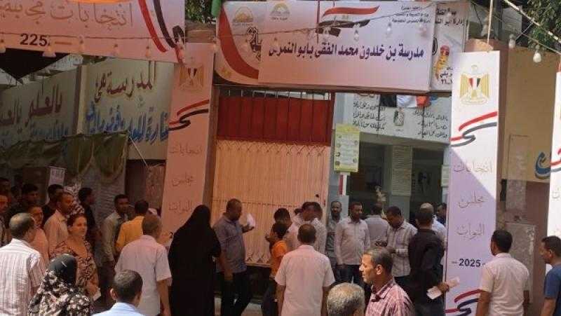 إقبال بالساعات الأولى لانتخابات النواب بمدرسة محمد الفقي بأبو النمرس