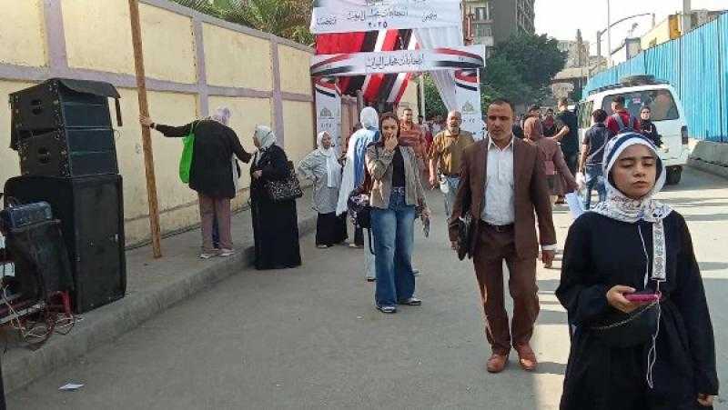 انتخابات النواب 2025.. بدء توافد الناخبين على مدرسة محمود عمر بالرماية