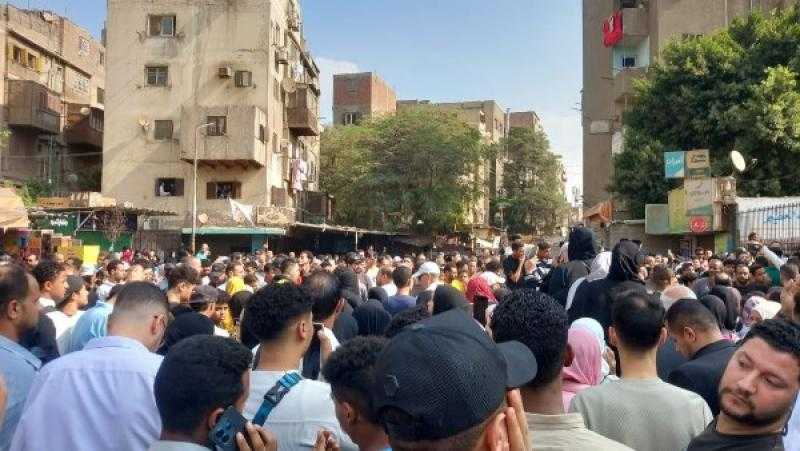بالدموع.. الأهالي يودعون إسماعيل الليثي بالدموع والدعاء