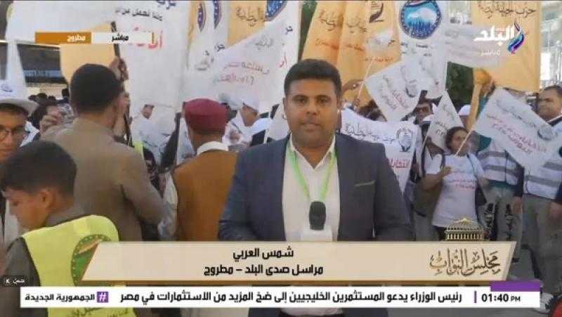 بهتافات ”تحيا مصر”.. أجواء احتفالية أمام لجان الاقتراع في مطروح