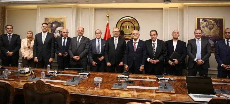 وزير قطاع الأعمال العام يشهد توقيع اتفاق تكميلى لعقود تطوير مجاويش بالغردقة