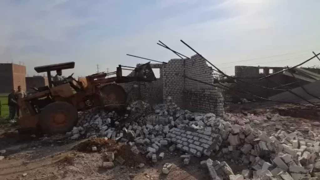 تنفيذ 3 حالات إزالة وإيقاف مخالفات بناء وتعديات في حملات بالإسكندرية