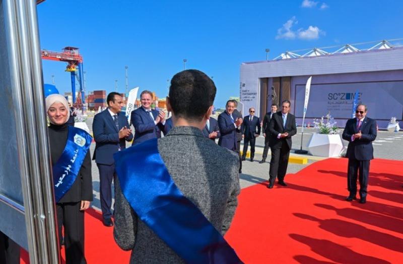الرئيس السيسي يشهد افتتاح عدد من المحطات البحرية بالمنطقة الاقتصادية لقناة السويس بميناء شرق بورسعيد