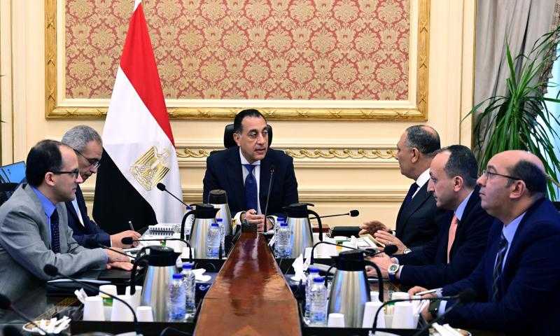 رئيس الوزراء يؤكد حرص الحكومة على تعزيز دور المركز الوطني لتخطيط استخدامات أراضي الدولة