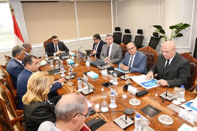 وزير الإسكان يتابع الموقف التنفيذي لمشروعات المرحلة الأولى للمبادرة الرئاسية ”حياة كريمة”