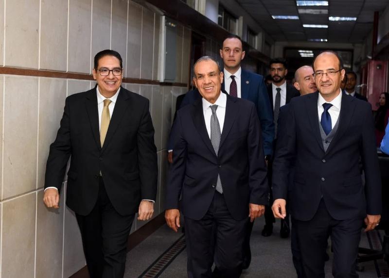 وزير الخارجية يلتقي طلاب كلية الاقتصاد والعلوم السياسية بجامعة القاهرة