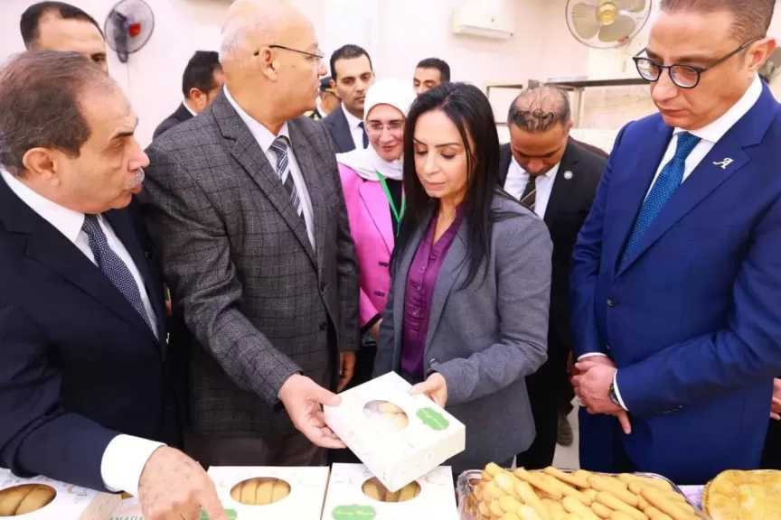 وزيرة التضامن الاجتماعي تتفقد مشروع خدمة المرأة العاملة بالجمعية المصرية لحماية الأطفال بالحادقة في محافظة الفيوم