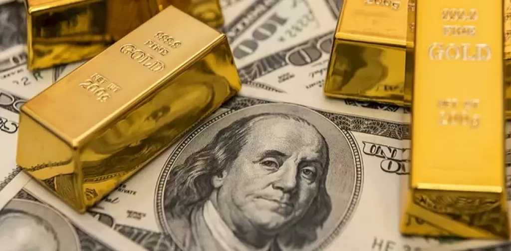 الذهب يواصل الهبوط مع ارتفاع الدولار وتراجع توقعات خفض الفيدرالي الأمريكي للفائدة