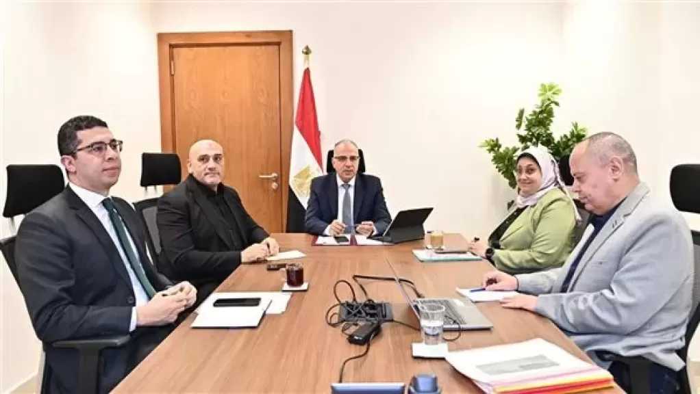 وزير الري يتابع إجراءات تعزيز مبادئ الحوكمة ومحاربة الفساد وتحسين دخل العاملين بالوزارة