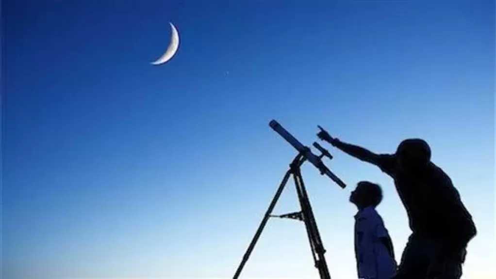 اليوم .. القمر والزهرة يزينان السماء في مشهد بديع