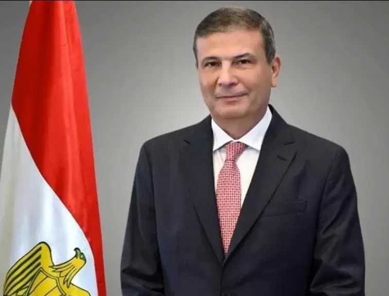 وزير الزراعة يعقد اجتماعاً موسعاً لمديري مديريات الزراعة ومسئولي حماية الأراضي بالمحافظات