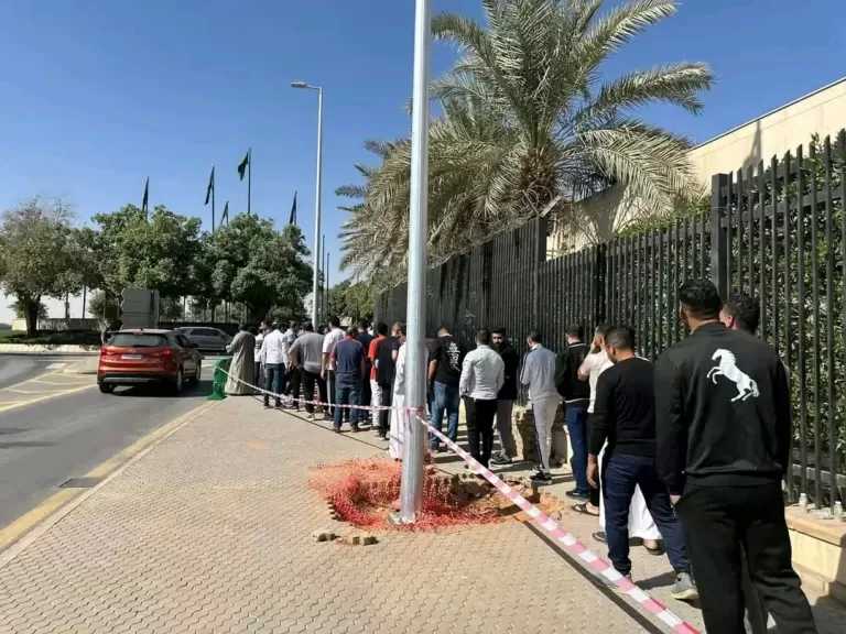 استمرار توافد الناخبين في قطر والرياض للتصويت بانتخابات النواب بالمرحلة الثانية.. صور