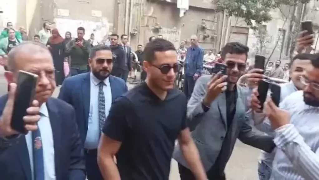 وصول رمضان صبحى لاعب بيراميدز لمحكمة شبرا الخيمة لمحاكمته فى قضية التزوير
