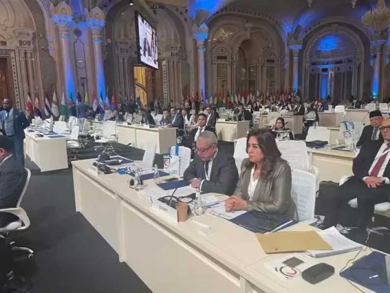 منال عوض تهنئ وزير الصناعة والثروة المعدنية السعودي لانتخابه رئيسًا لمؤتمر منظمة اليونيدو بالرياض