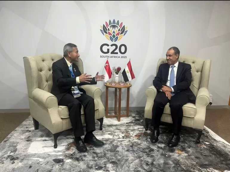 وزير الخارجية يلتقي نظيره السنغافوري على هامش أعمال قمة مجموعة العشرين بجنوب أفريقيا
