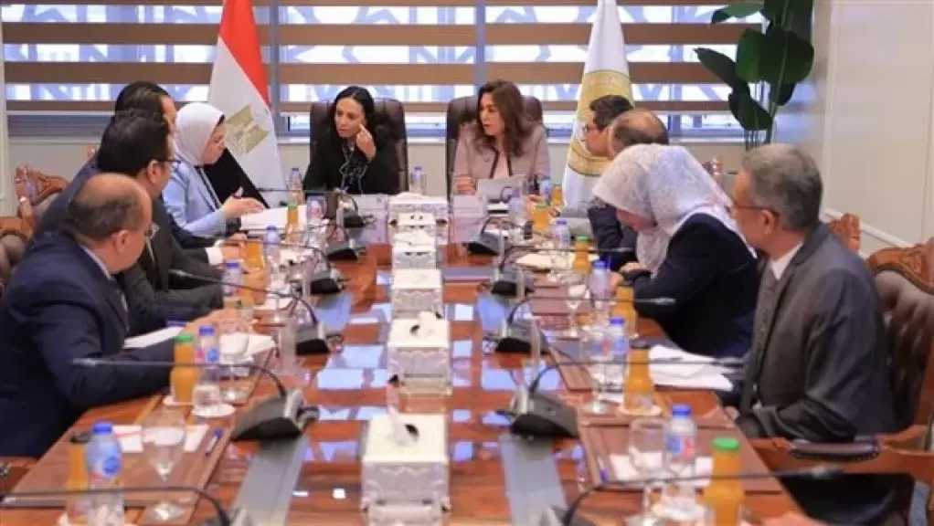 وزيرتا التضامن والتنمية المحلية تبحثان دعم جهود الهلال الأحمر المصري