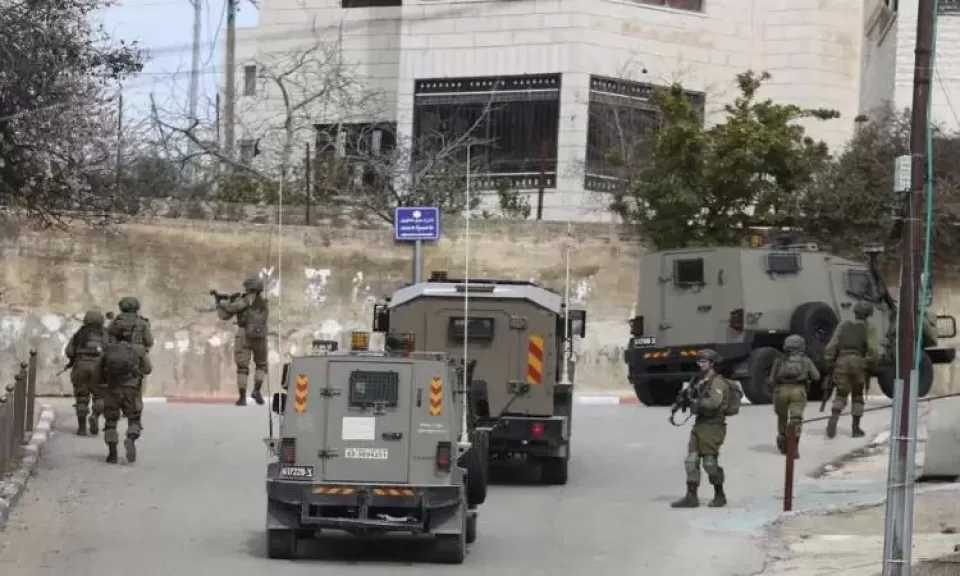 الاحتلال يعوق عمل الصحفيين في طوباس ويحتجز عددا منهم