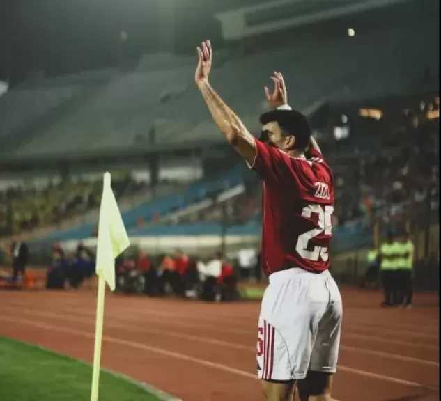 الأهلي بزيه الأساسي أمام الجيش الملكي المغربي