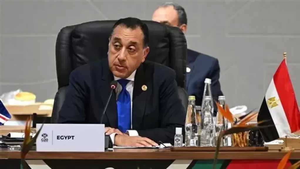 رئيس الوزراء يتابع الموقف التنفيذي لتطوير المناطق المحيطة بمنطقة هضبة الأهرامات