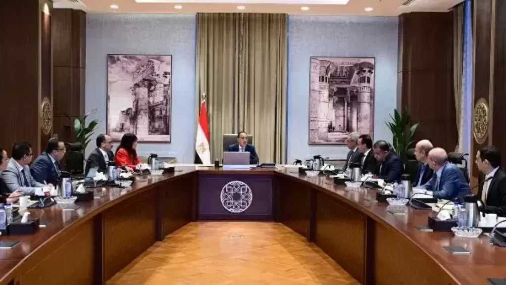رئيس الوزراء يتابع توافر احتياطي المنتجات البترولية وموقف سداد مستحقات الشركاء الأجانب