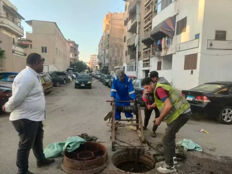 رئيس مياه القناة: إصلاح خط نفق السويس وتطهير حي الضواحي ببورسعيد.. صور