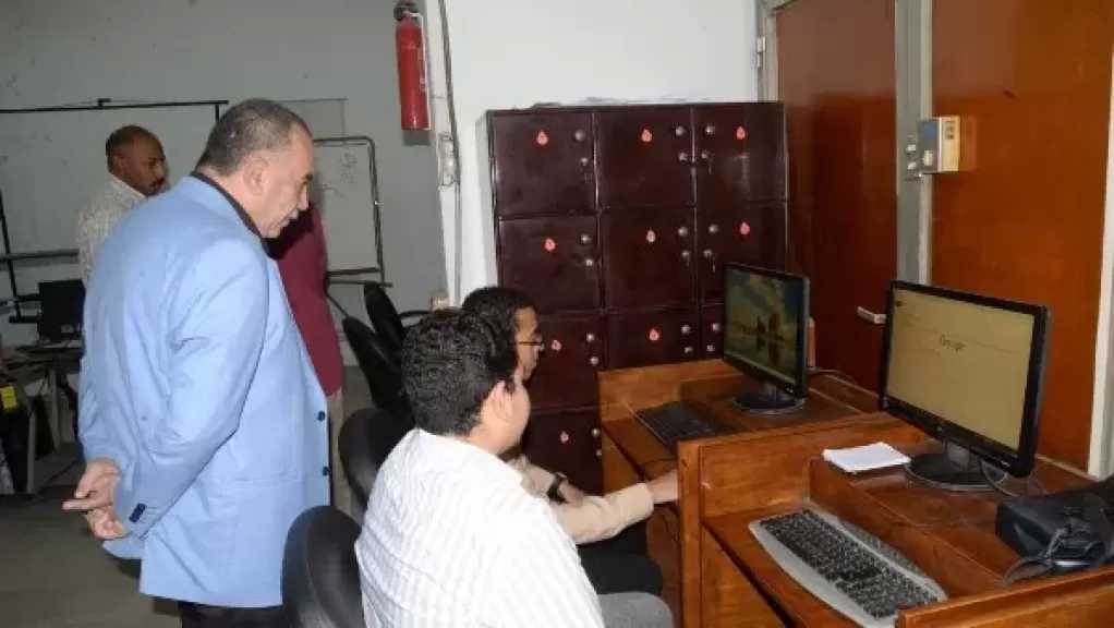 محافظ أسيوط يتابع البرامج التدريبية بمركز علوم الحاسب والتكنولوجيا
