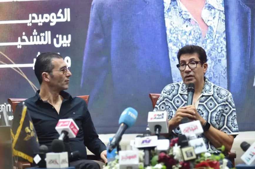 هاني رمزي: زوجتي صاحبة فكرة مشهد المستشفى في فيلم ”غبي منه فيه”