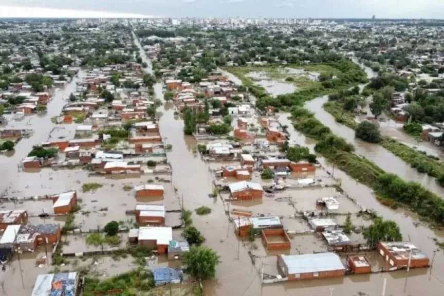ارتفاع حصيلة ضحايا الفيضانات في إندونيسيا إلى 417 شخصًا