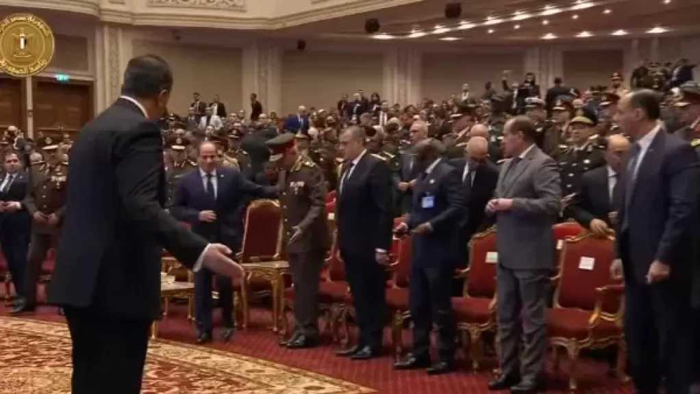 الرئيس السيسي يبدأ جولة تفقدية بـ إيديكس 2025