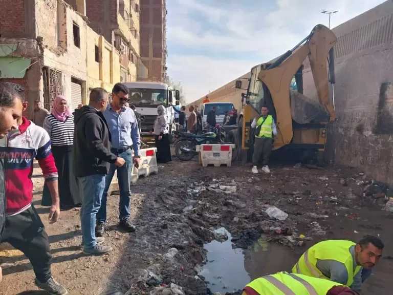 رئيس شركة مياه القليوبية يتابع إصلاح عطل خط مدينة الخصوص